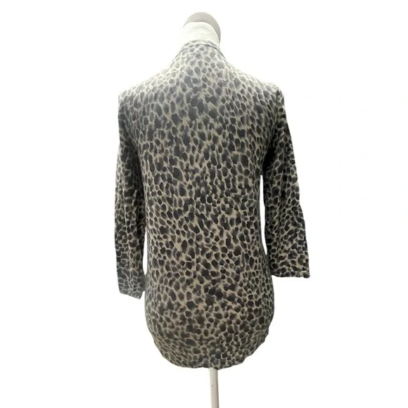 Ann Taylor. Sz XS. Silk Blend. Cheetah Print Cardigan. Excellent Condition 🤩🤩 - Picture 9 of 14